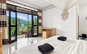 Dimuthu Home Stay